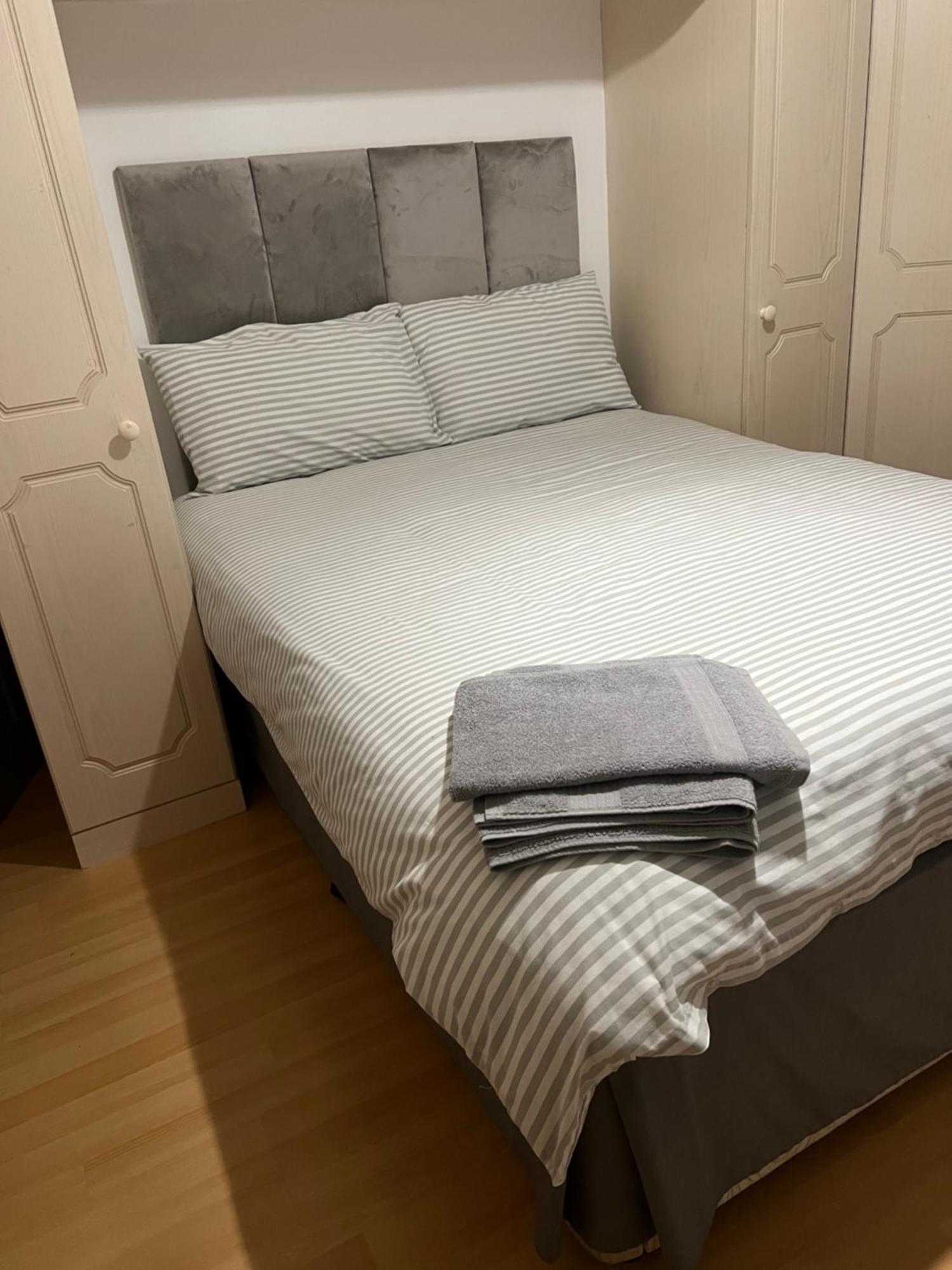 Double Room At The Bungalow With Shared Shower Room Kettering Ngoại thất bức ảnh