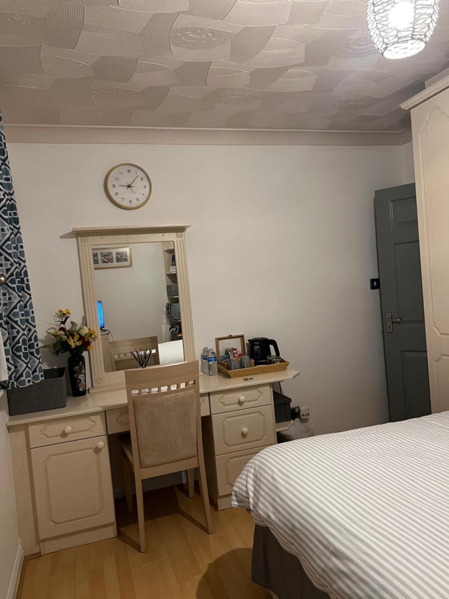 Double Room At The Bungalow With Shared Shower Room Kettering Ngoại thất bức ảnh